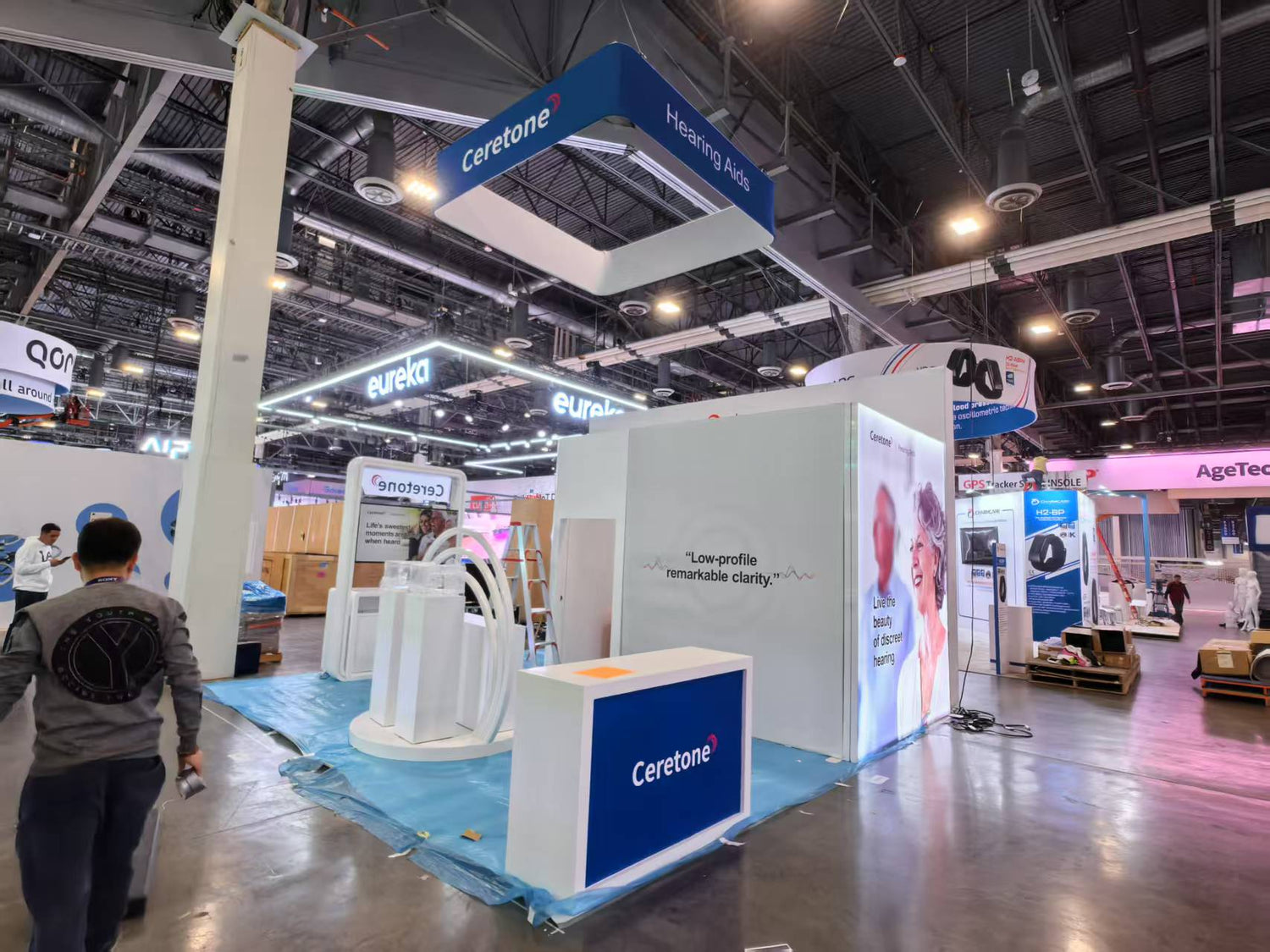 Quickshow Creates a Unique Hearing Aid Booth for Ceretone: Practice Based on the deepseek Idea