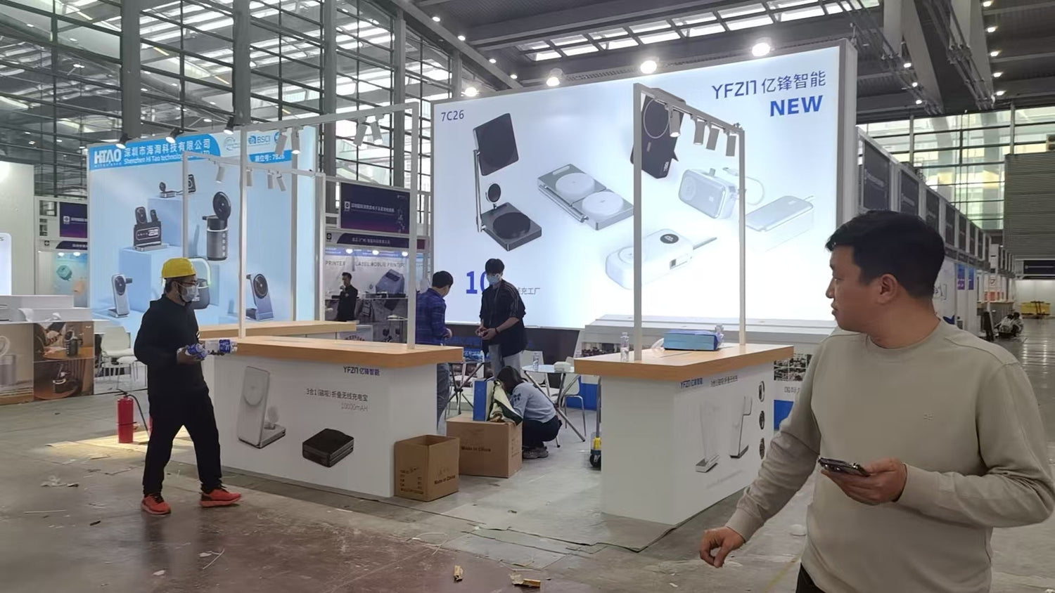 Redefining Audio Excellence: Quicklyshow Crafts Futuristic Booth for Yifeng Smart’s Premium Headwear Series
